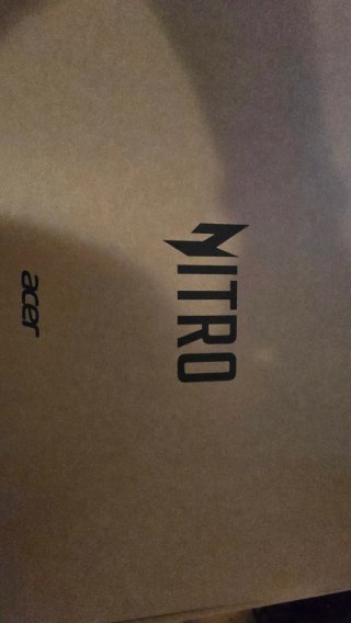 Laptop Acer Nitro V 15 ANV15-52 con mouse Logitech