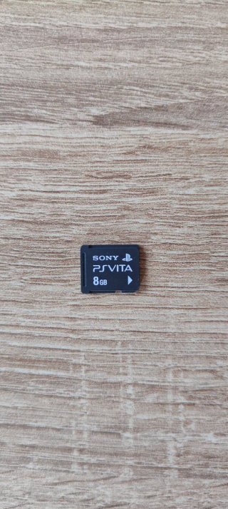 PS Vita 3.68 con 3 juegos, cargador y memoria 8gb