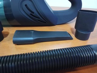 Aspirador de mano con accesorios