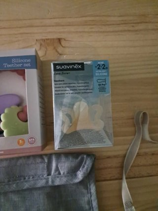 Pack bebé: mordedor, chupete, funda y pinza