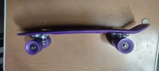 Monopatín plástico morado