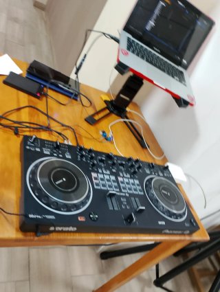 Controlador DJ Pioneer DDJ-REV1