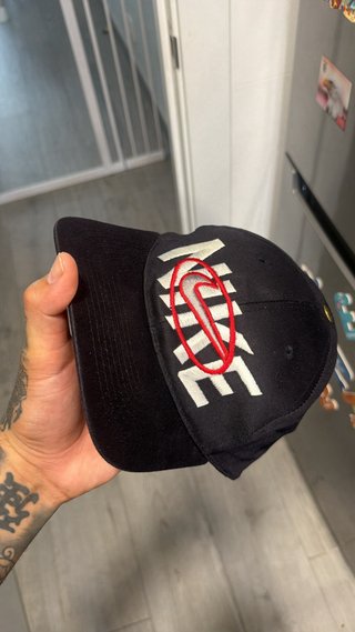 Gorra Nike Negra Roja Ajustable