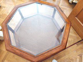 Mesa centro octogonal cristal y rejilla