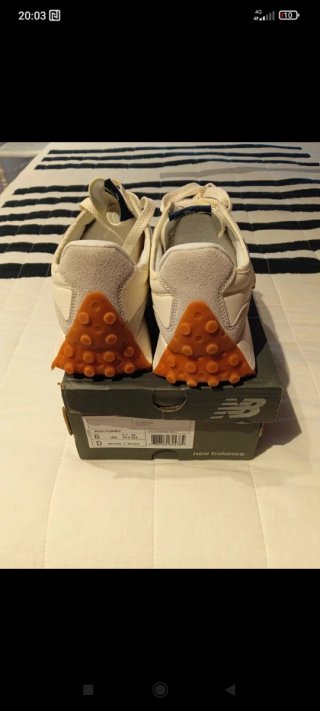 Zapatillas New Balance 327 Beige/Blanco
