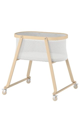 Minicuna de madera con ruedas