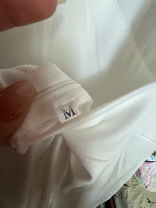 Vestido blanco con escote en V y espalda descubier