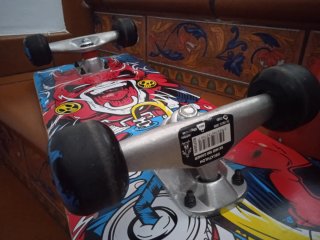 Monopatín Oxelo con casco