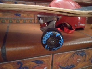 Monopatín Oxelo con casco