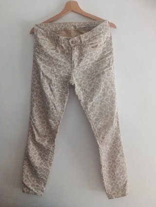 Pantalón beige estampado floral