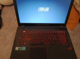 Portátil ASUS ROG Negro/Rojo