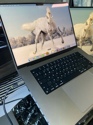 MacBook Pro 2021 M1 PRO + Paq Adobe
