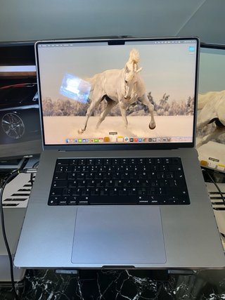 MacBook Pro 2021 M1 PRO + Paq Adobe