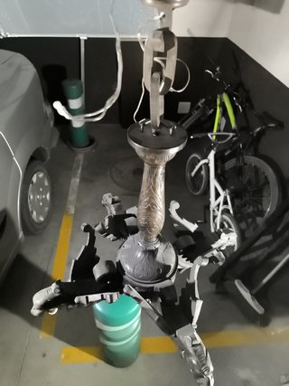 Lámpara de madera tallada única
