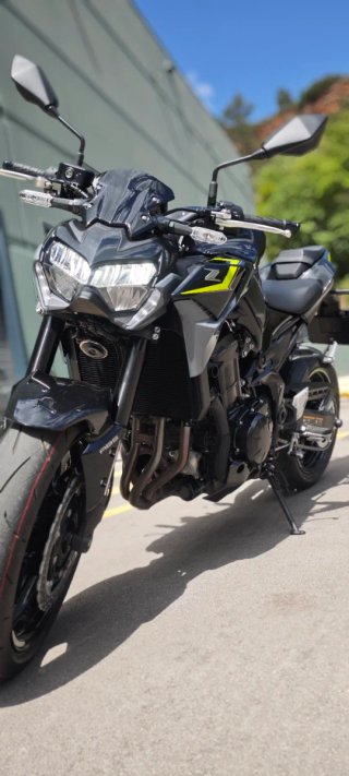 Kawasaki Z900 Negra y Verde  A2