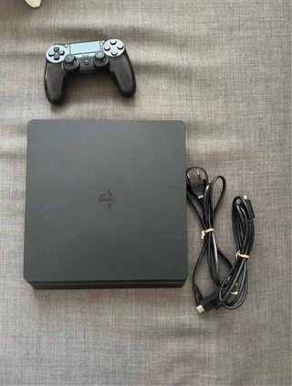 PS4 Slim Negra + 1 Mando