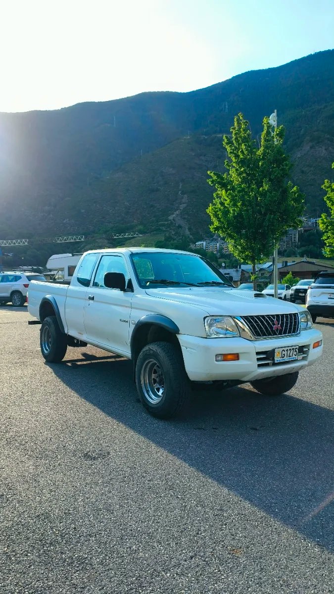 Mitsubishi L 200 2004 - foto 1