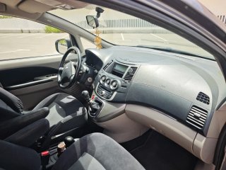 Mitsubishi Grandis 2010