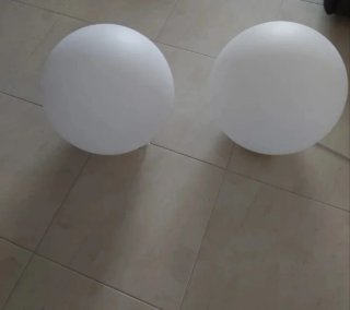 Lámpara grande de bola blanca