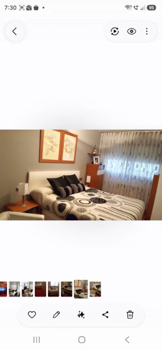 Mesita de noche de madera y cristal