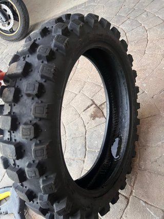 Neumático de moto trail
