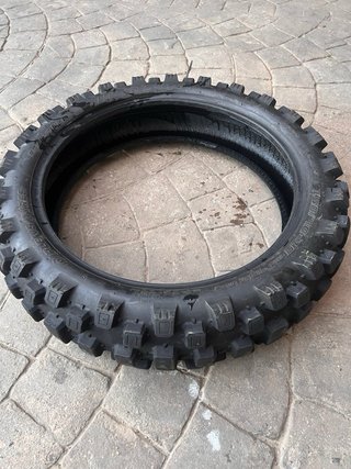 Neumático de moto trail