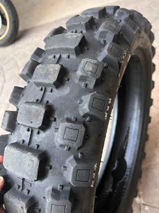 Neumático de moto trail