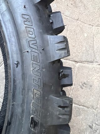 Neumático de moto trail