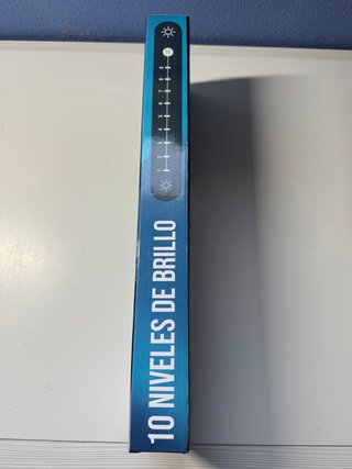 Flexo de escritorio plateado y blanco