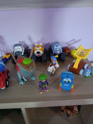 Lote Juguetes Niños: Coches y Figuras