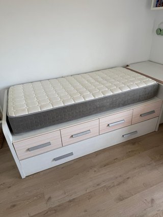 Cama nido 90cm con colchones y escritorio.