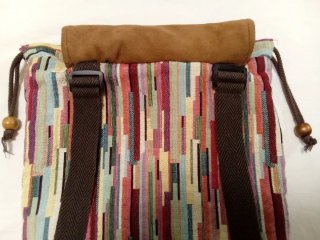 Mochila étnica con solapa de ante