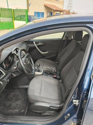 Opel Astra 2011