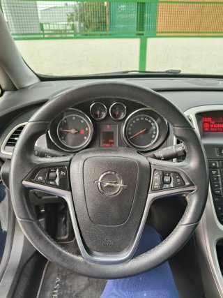 Opel Astra 2011