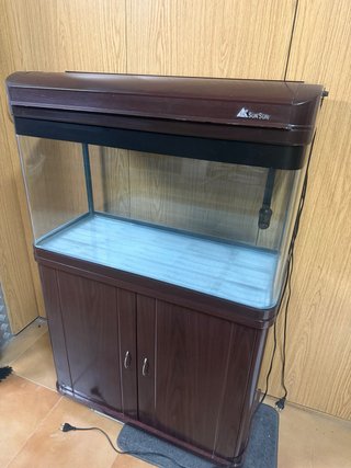 Acuario 120L con mueble marrón