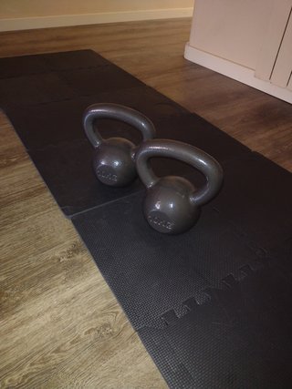 Pesas rusas, banco musculación, pesas tobilleras.