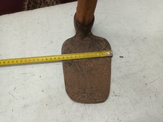 azada, herramienta de campo
