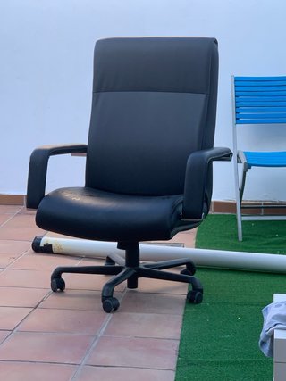 Silla de oficina negra