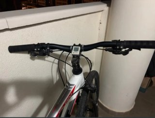 Bicicleta MTB Giant Blanca y Roja