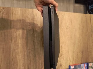 PS4 Slim 1TB Negra + 6 Juegos + 2 mandos +Maletín