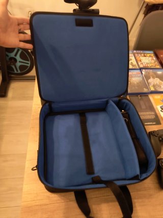 PS4 Slim 1TB Negra + 6 Juegos + 2 mandos +Maletín