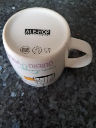 Taza grande de porcelana con pájaros