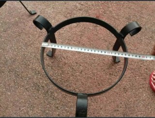 Soporte para macetas de metal negro