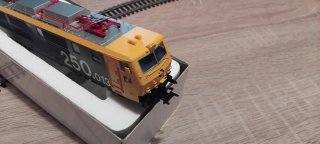 Locomotora Renfe 250 H0 Roco