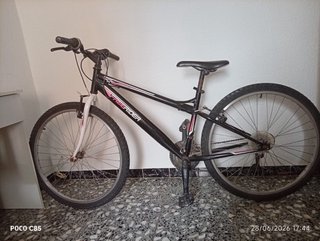 Bicicleta Freerider Negra y Rosa