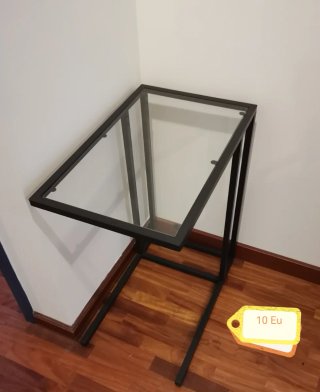 Mesa auxiliar cristal y metal