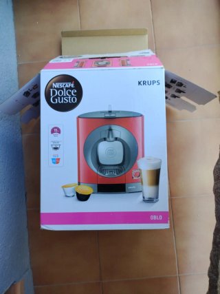 Cafetera Dolce Gusto Oblo Roja con caja