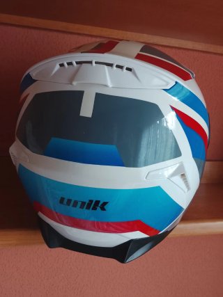 Casco de moto deportivo Unik.