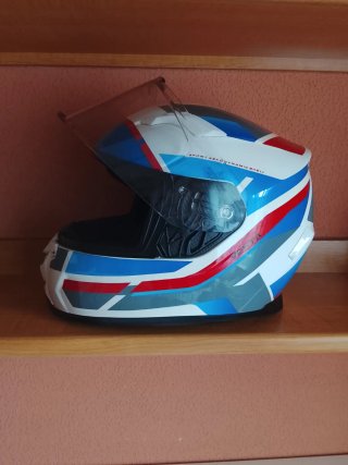 Casco de moto deportivo Unik.
