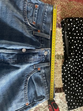 Falda vaquera y camiseta lunares